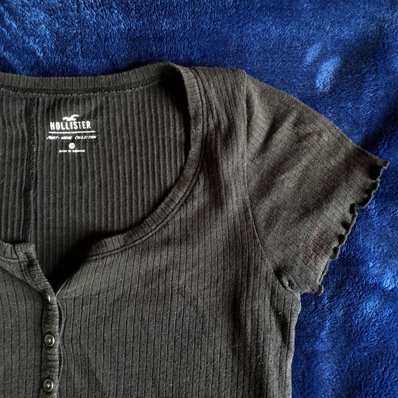 Black Hollister Ruffle Tee - Picture 2 of 4